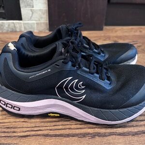 Women's MTN Racer 3 Black Athletic Shoes